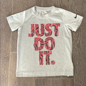 Boys sz.S Nike dri-fit shirt